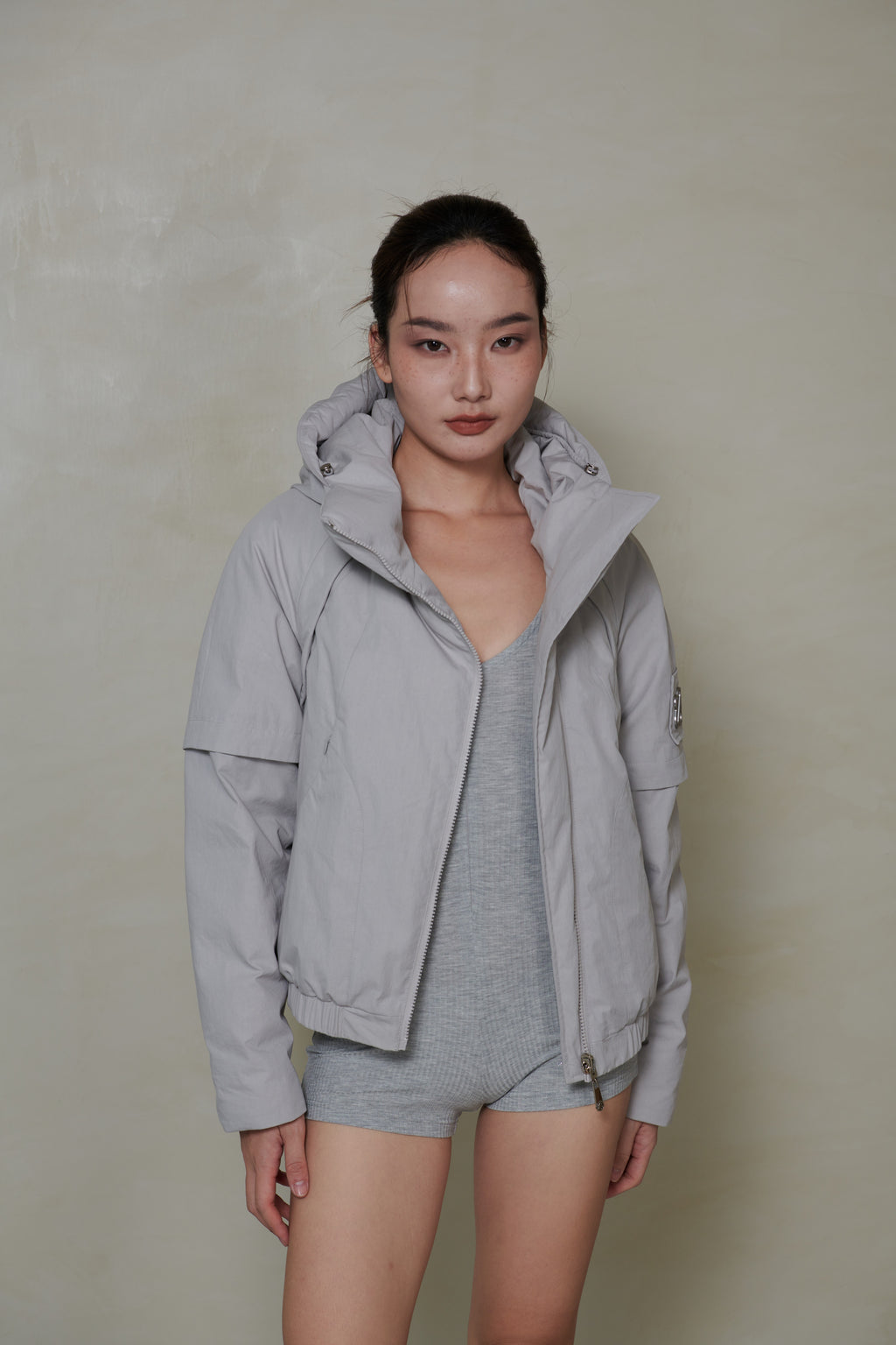 018 SHORT CONVERTIBLE DOWN JACKET - ALLOY