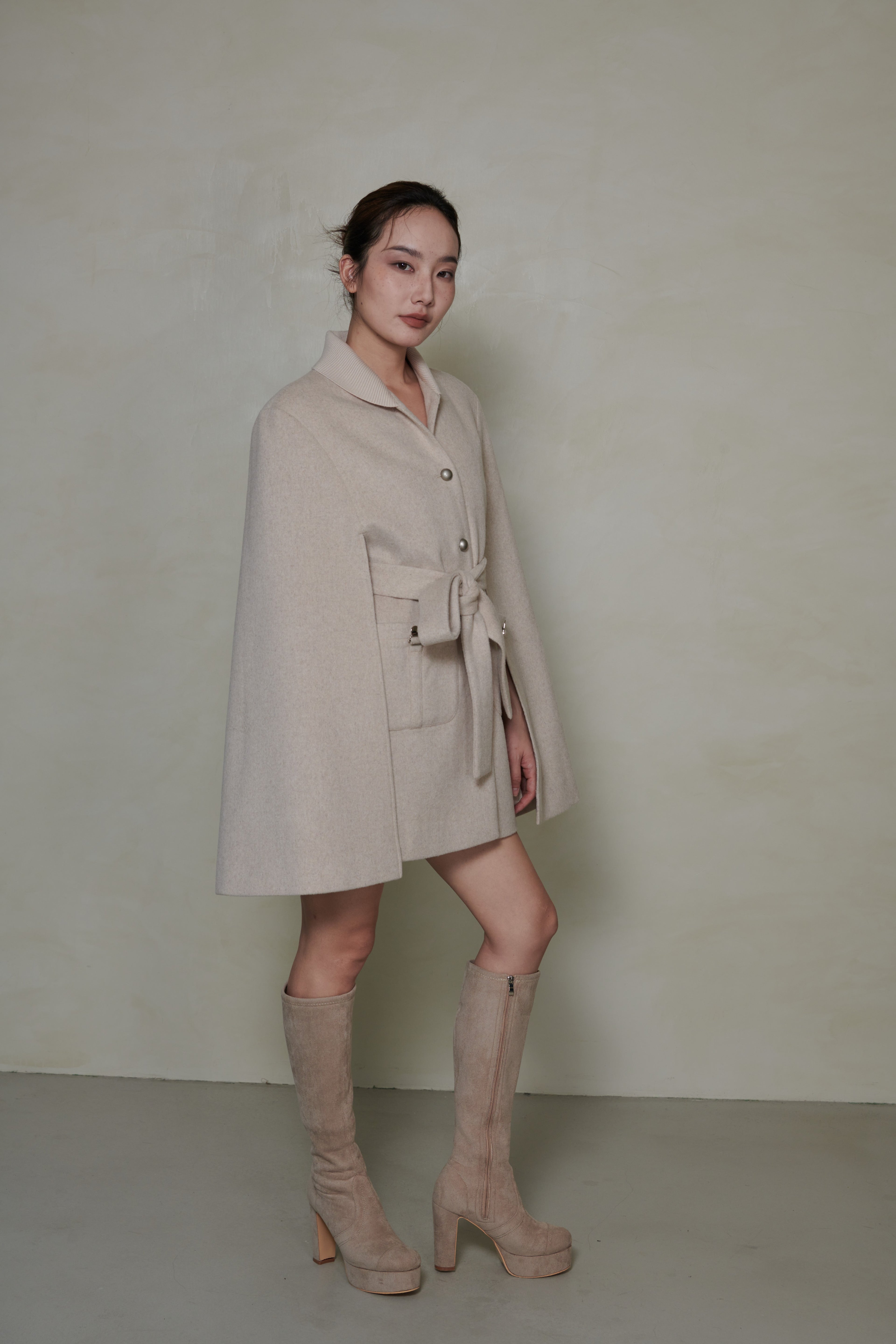 049 SHORT CAPE - ECRU