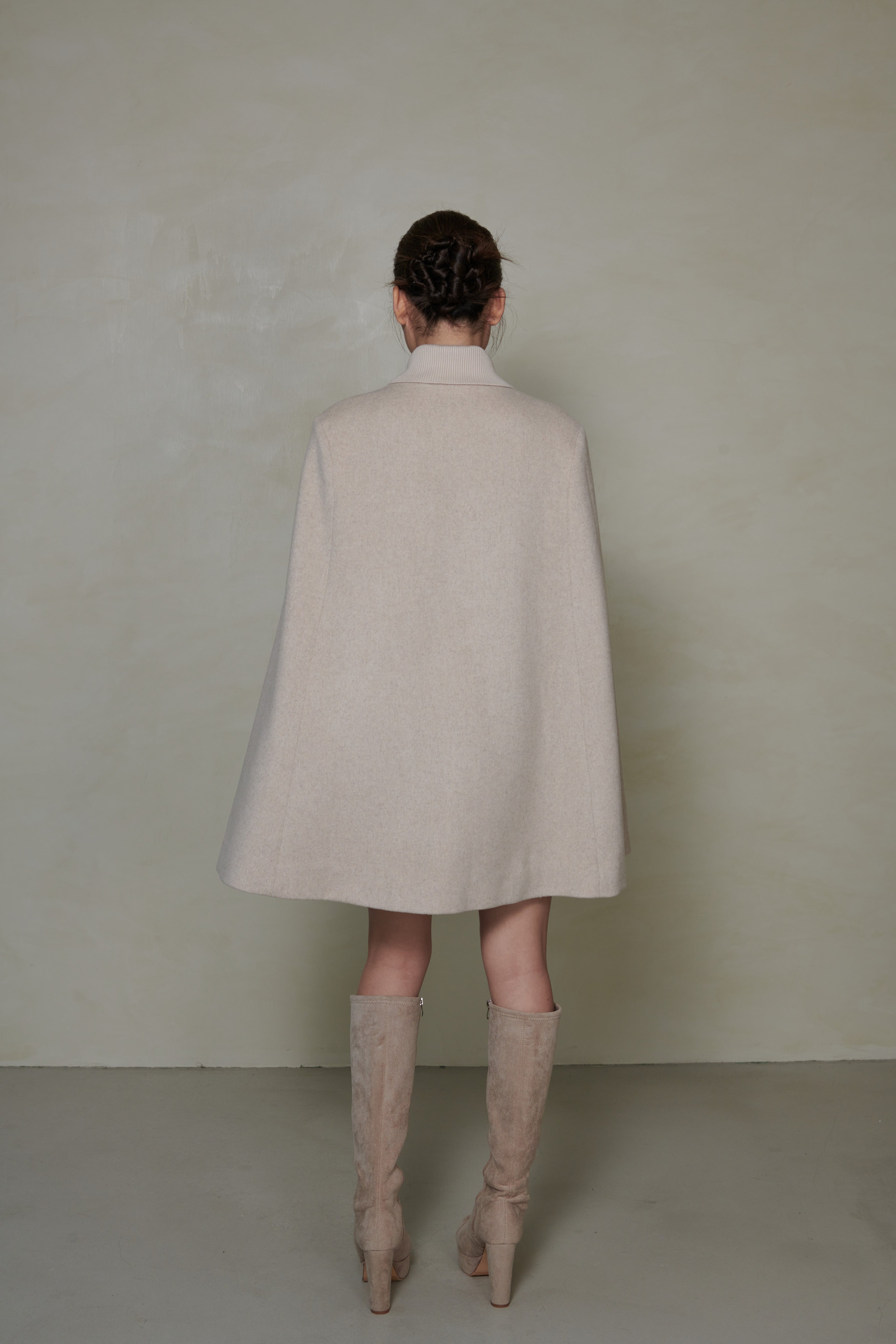 049 SHORT CAPE - ECRU