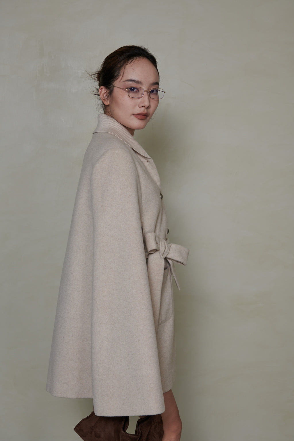 049 SHORT CAPE - ECRU