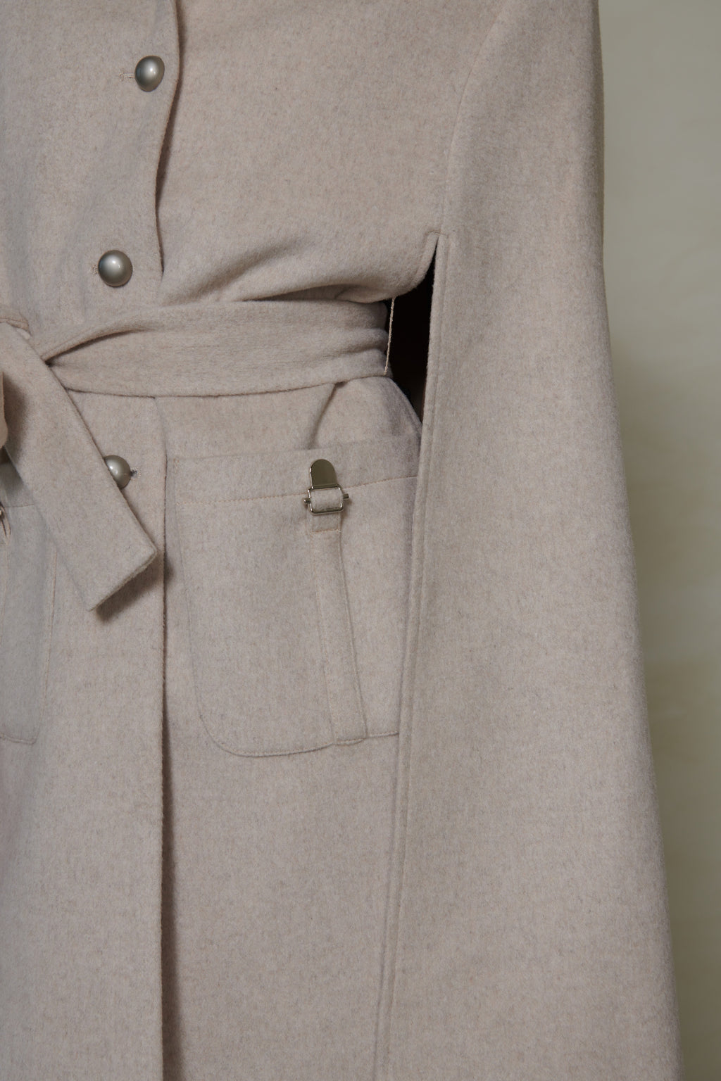 049 SHORT CAPE - ECRU