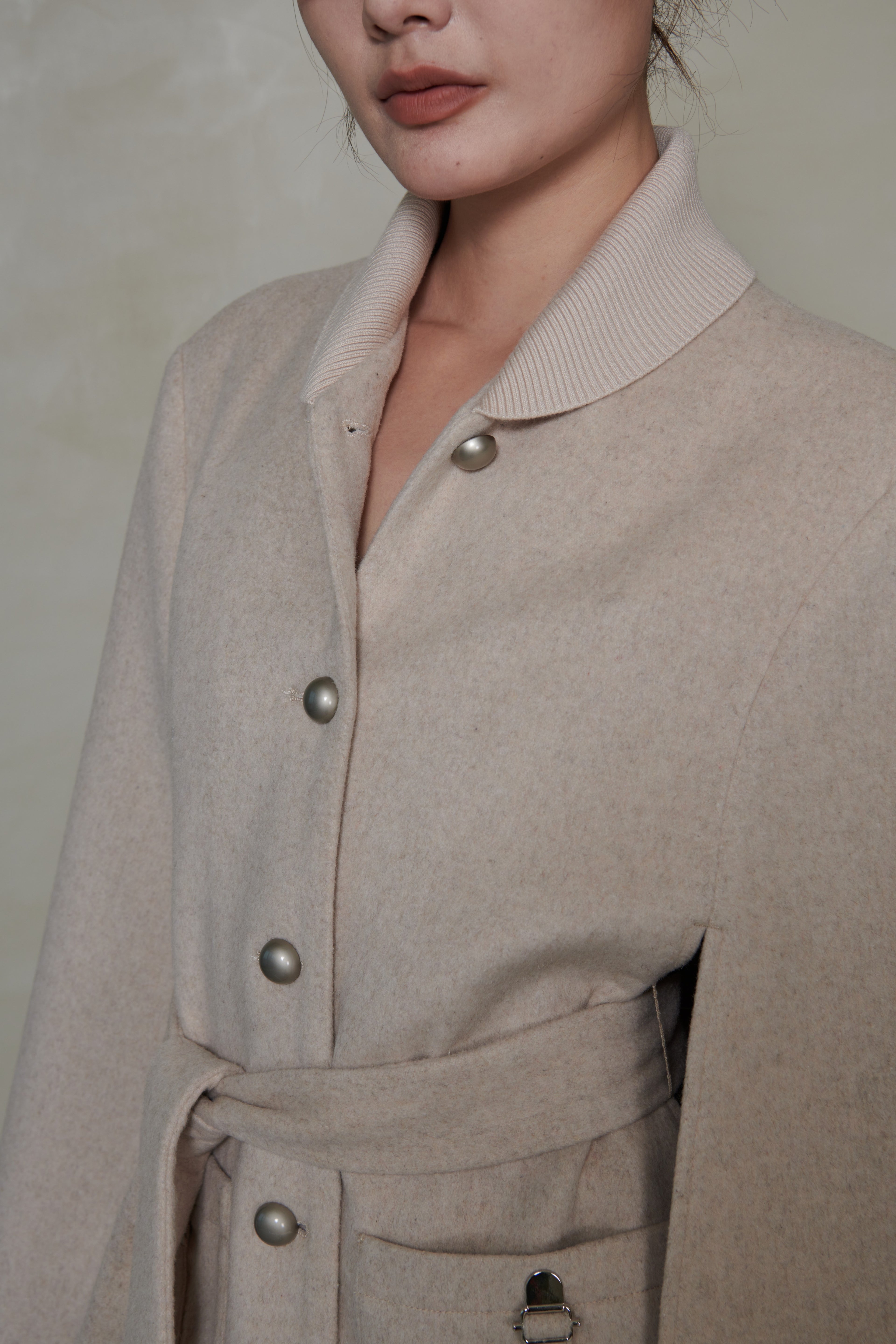 049 SHORT CAPE - ECRU